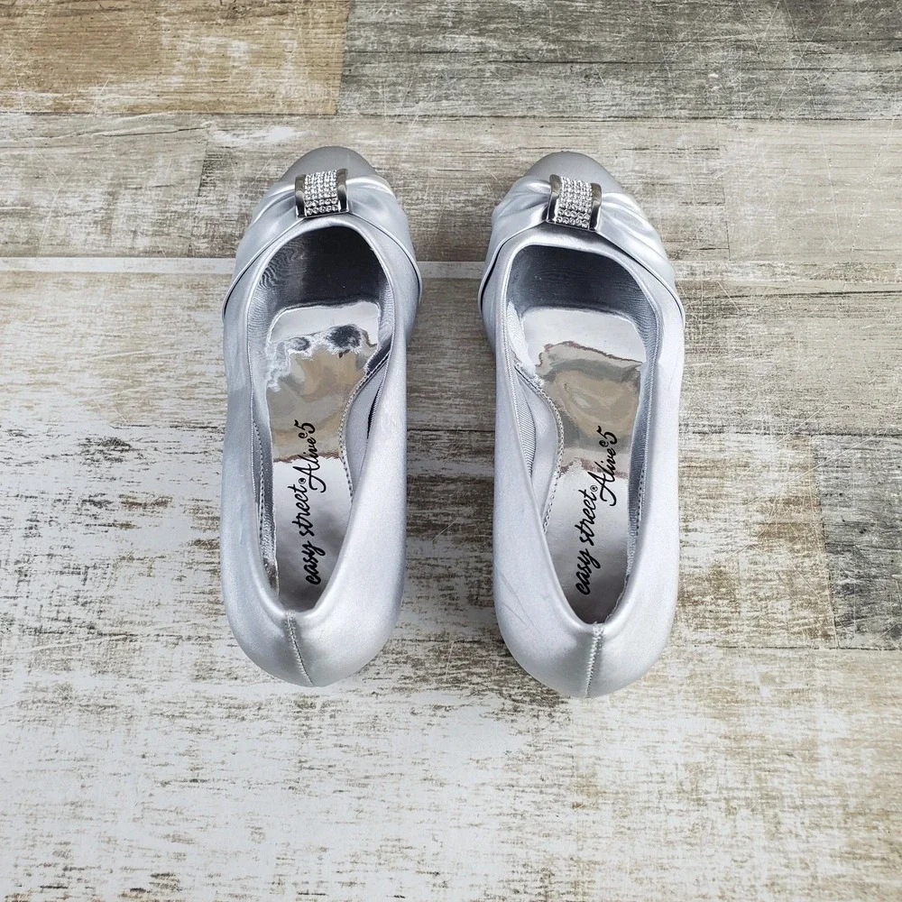 Easy Street Eloise Womens Pump Sz 5.5 M Silver Slip On Low Block Heel Closed Toe